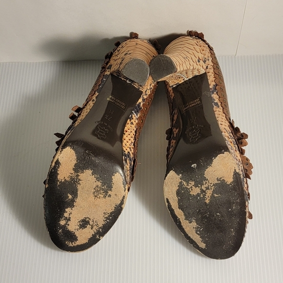 Isabella Fiore Studded Snakeskin Print Heels 7.5 - Picture 3 of 8